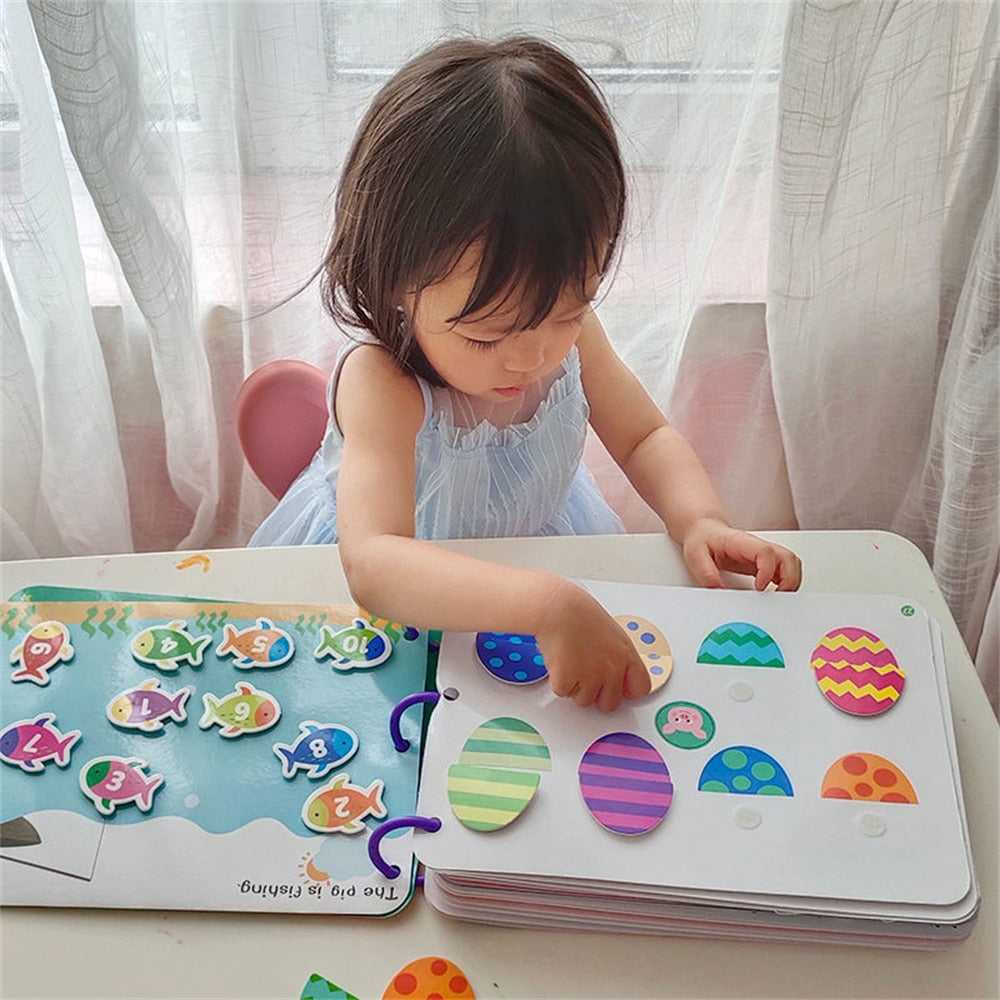 BusyExplorer - Classeur interactif Enfants Éditions Traditions & Modernité Inc. CJYZ149944203CX